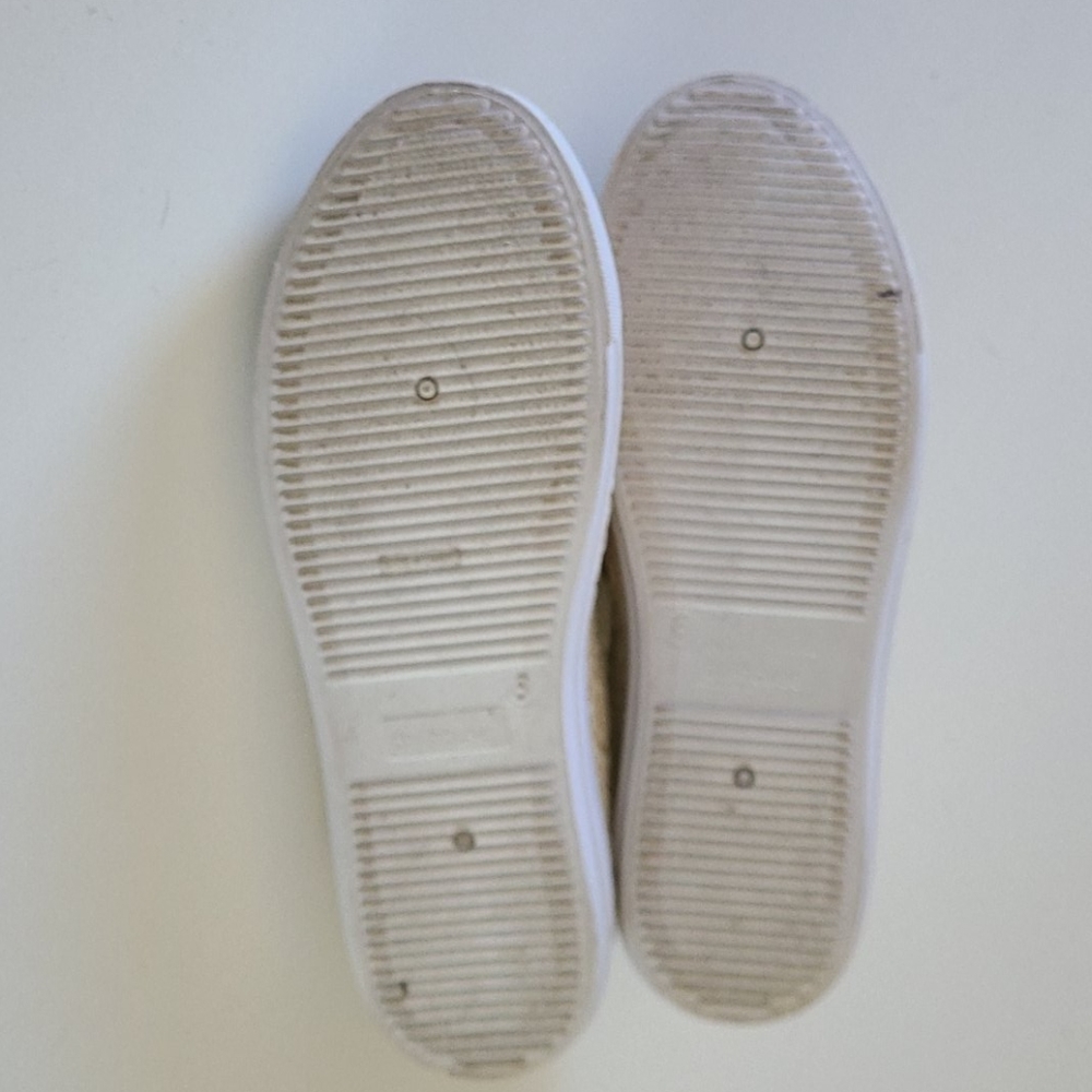 Sneakers - Picture 2 of 4
